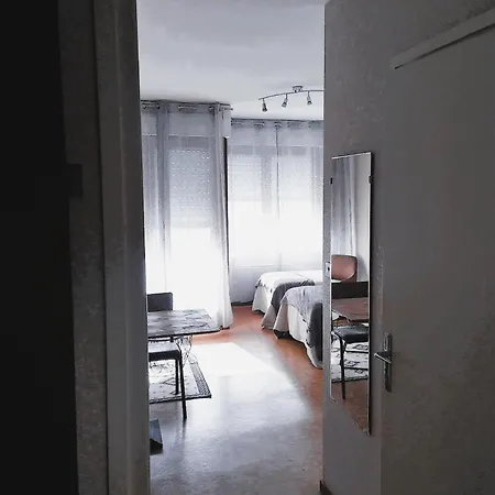 Appartement Paisible Studio Avec Agreable Loggia 2 Mn Du Centre