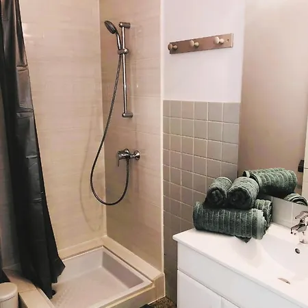 Paisible Studio Avec Agréable Loggia Et Vue Dégagée * Aix-les-Bains