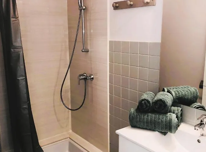 Paisible Studio Avec Agreable Loggia 2 Mn Du Centre * אקס-לה-באינס